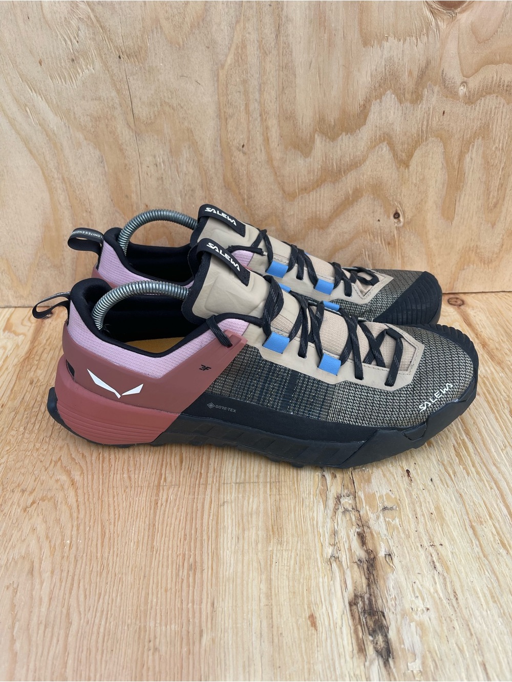 WILDFIRE GORE-TEX® Women’s Hiking Shoes Size 11